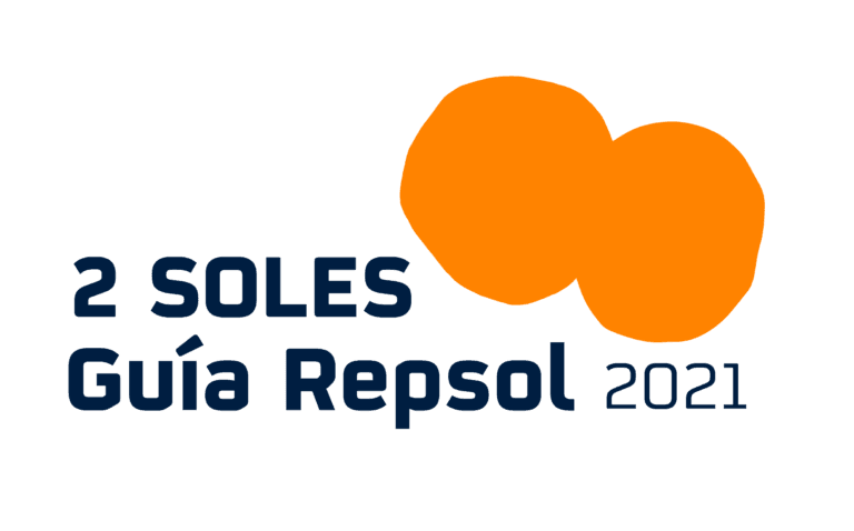 Distintivo de 2 Soles de la Guía Repsol obtenido por el restaurante Peix & Brases en Dénia, alta cocina con estrella Michelin.